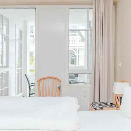 Apartment 503, Seepark *